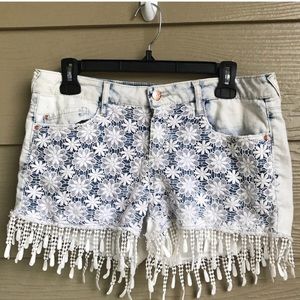 Denim shorts with lace and fringe